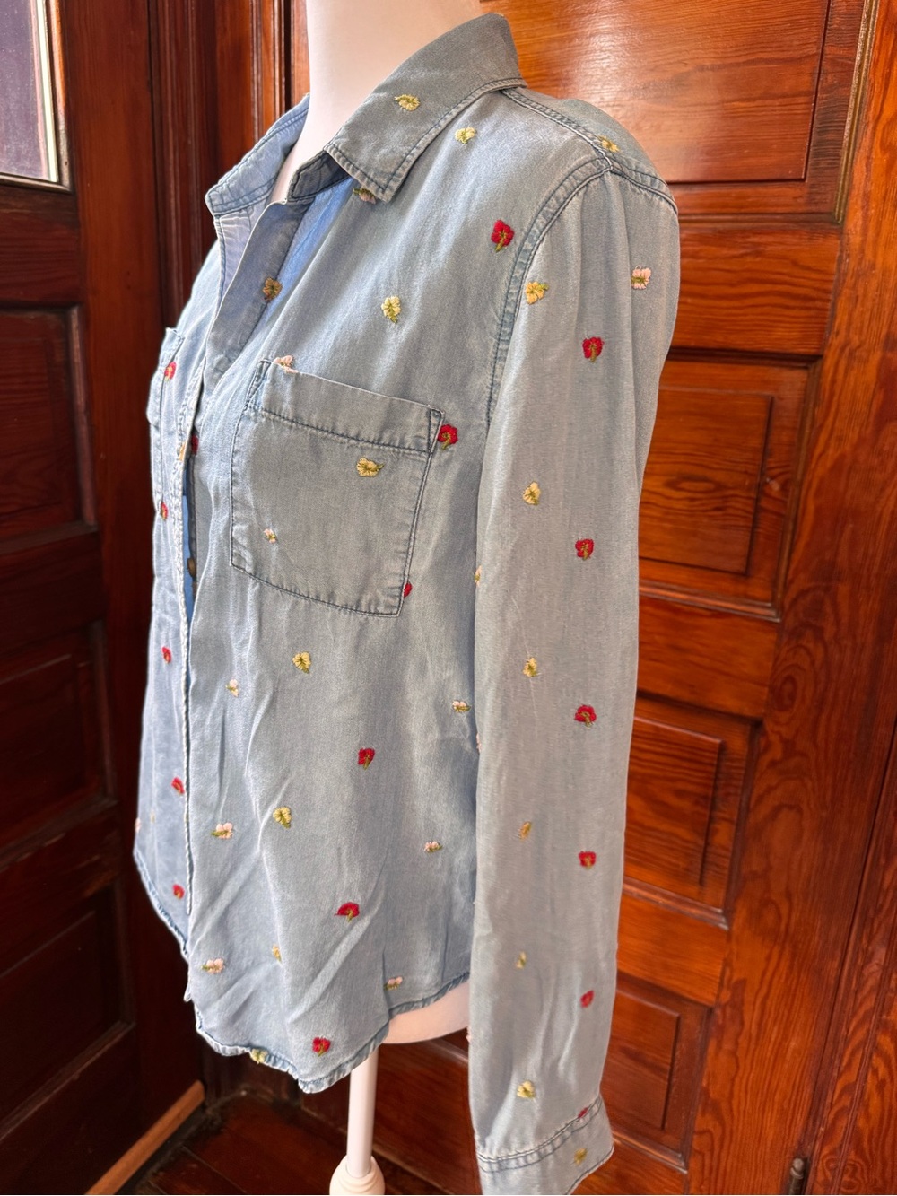 Embroidered Floral Chambray Button-Down Shirt | Women’s Small soft denim shirt
